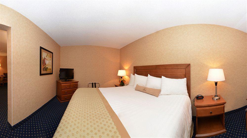 Best Western Plus Langley Inn Extérieur photo
