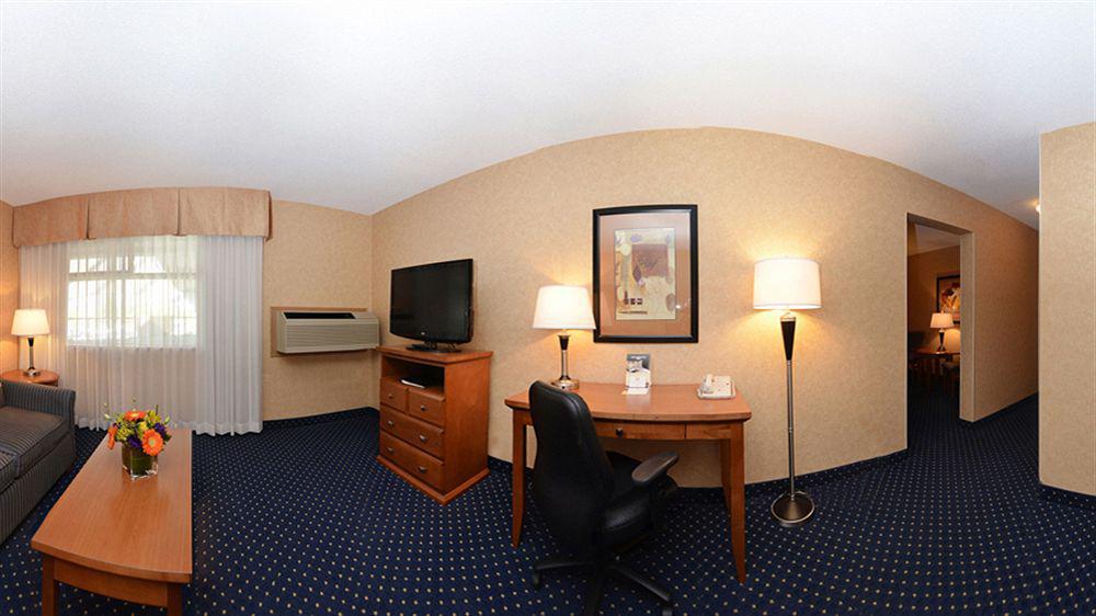 Best Western Plus Langley Inn Extérieur photo
